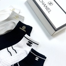 配包装 🌟【一盒5双】 🌟Chanel 香奈儿 经典字母logo 纯棉短筒袜 ,ins超火爆 纯棉面料,潮人必备 配包装 🌟【一盒5双】 🌟Chanel 香奈儿 经典字母logo 纯棉短筒袜 ,ins超火爆 纯棉面料,潮人必备