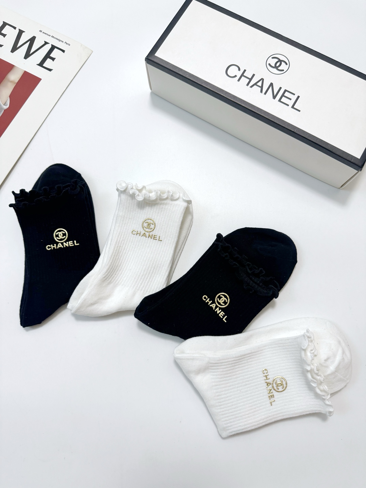 配包装 🌟【一盒4双】 🌟Chanel 香奈儿 经典纯色 字母logo 纯棉木耳边中筒袜  🌟ins爆款！专柜在售ing