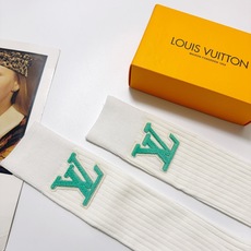 配包装 🌟【一盒一双】 🌟LV 路易威登 经典字母logo纯棉长筒袜 小腿袜 🌟重工装饰个性时尚 🌟ins爆款!专柜在 配包装 🌟【一盒一双】 🌟LV 路易威登 经典字母logo纯棉长筒袜 小腿袜 🌟重工装饰个性时尚 🌟ins爆款!专柜在