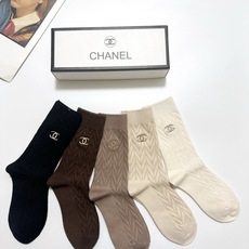 配包装 🌟【一盒5双】 🌟Chanel 香奈儿 经典字母 logo羊绒 中筒袜 !超级软糯亲肤! 🌟ins爆款!专柜在 配包装 🌟【一盒5双】 🌟Chanel 香奈儿 经典字母 logo羊绒 中筒袜 !超级软糯亲肤! 🌟ins爆款!专柜在