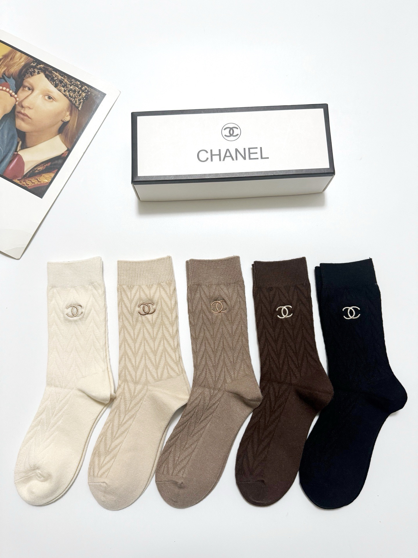 配包装 🌟【一盒5双】 🌟Chanel 香奈儿 经典字母 logo羊绒 中筒袜  ！超级软糯亲肤！ 🌟ins爆款！专柜在