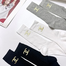 配包装 🌟【一盒3 双】 🌟Chanel 香奈儿 经典字母logo 超薄透气中筒袜 ,ins超火爆空调袜,潮人必备 , 配包装 🌟【一盒3 双】 🌟Chanel 香奈儿 经典字母logo 超薄透气中筒袜 ,ins超火爆空调袜,潮人必备 ,