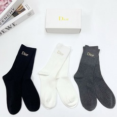 配包装 🌟【一盒3 双】 🌟Dior 迪奥 爆款字母logo中筒袜 小腿袜🔥纯棉混纺材质,超完美配色,款式经典,专柜同步 配包装 🌟【一盒3 双】 🌟Dior 迪奥 爆款字母logo中筒袜 小腿袜🔥纯棉混纺材质,超完美配色,款式经典,专柜同步