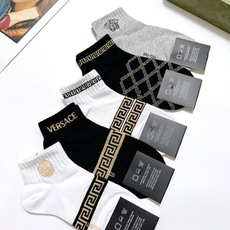 配包装 🌟【一盒5双】男女同款 🌟Versace 范思哲 经典logo 纯棉短袜 ,ins超火爆短袜,纯棉面料,潮 配包装 🌟【一盒5双】男女同款 🌟Versace 范思哲 经典logo 纯棉短袜 ,ins超火爆短袜,纯棉面料,潮