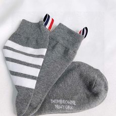 【一盒3双】 🌟THOM BROWNE · 桑姆 布朗尼❗ 🌟超级爆款网红小腿袜子❗官网同步,一直在售的炒鸡经典款❗经典 【一盒3双】 🌟THOM BROWNE · 桑姆 布朗尼❗ 🌟超级爆款网红小腿袜子❗官网同步,一直在售的炒鸡经典款❗经典