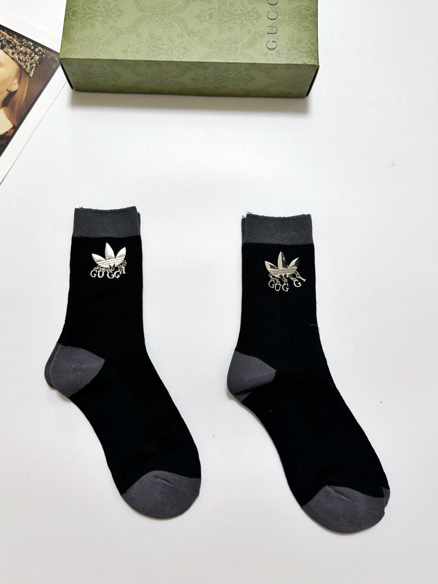 配包装 🌟【一盒2 双】 🌟Gucci 古琦 经典字母logo 纯棉中筒袜 ,ins超火爆短袜,纯棉面料,潮人必 配包装 🌟【一盒2 双】 🌟Gucci 古琦 经典字母logo 纯棉中筒袜 ,ins超火爆短袜,纯棉面料,潮人必
