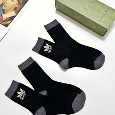 配包装 🌟【一盒2 双】 🌟Gucci 古琦 经典字母logo 纯棉中筒袜 ,ins超火爆短袜,纯棉面料,潮人必 配包装 🌟【一盒2 双】 🌟Gucci 古琦 经典字母logo 纯棉中筒袜 ,ins超火爆短袜,纯棉面料,潮人必