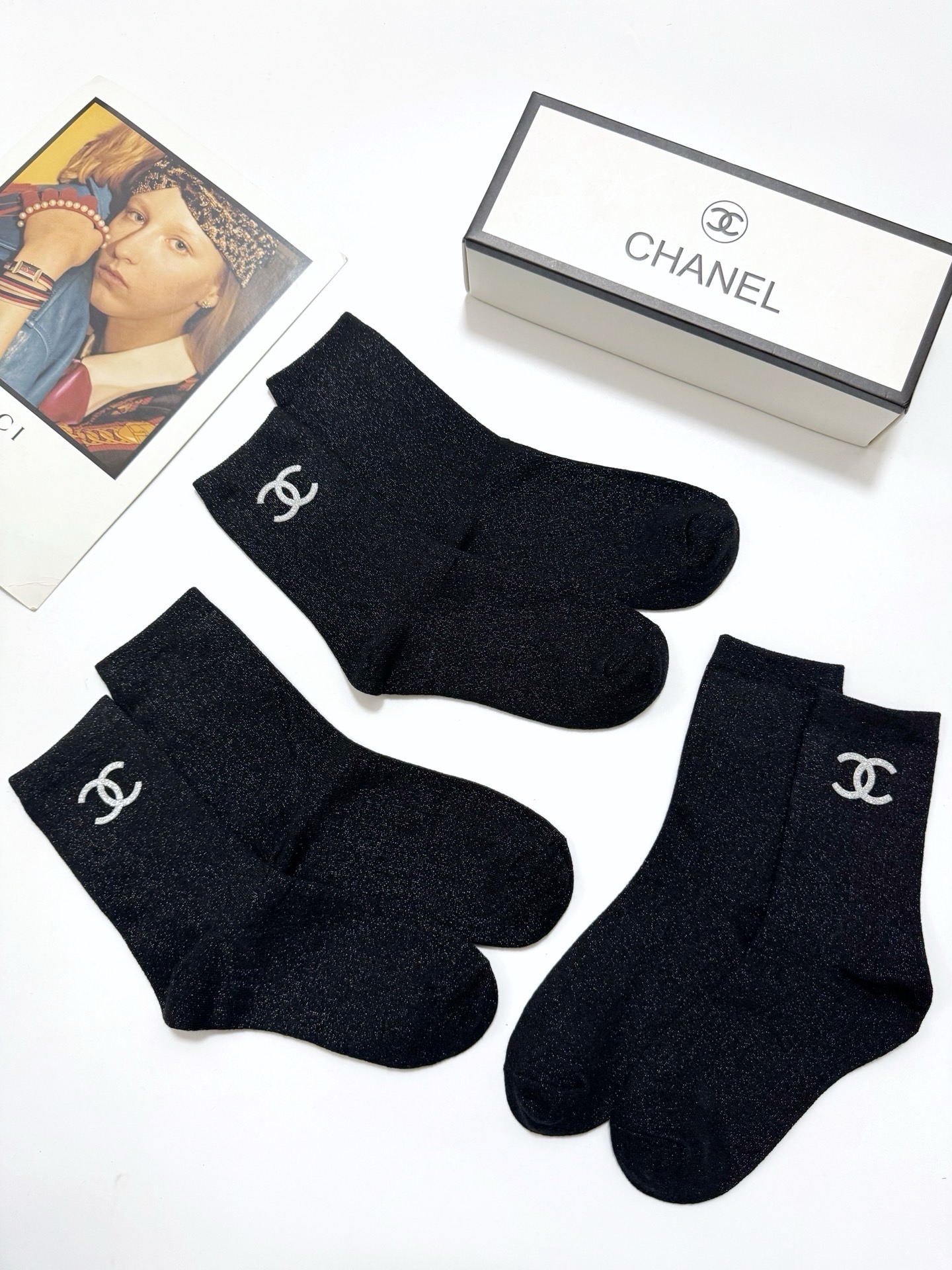 配包装 🌟【一盒3双】 🌟Chanel 香奈儿 经典字母logo 金银丝混纺 纯棉中筒袜  ，重工配饰，ins超火爆红人