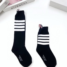 配原版盒 🌟【一盒2 双】 🌟THOM BROWNE · 桑姆 布朗尼❗ 🌟超级爆款!网红小腿袜,中筒袜+长筒袜,经典爆 配原版盒 🌟【一盒2 双】 🌟THOM BROWNE · 桑姆 布朗尼❗ 🌟超级爆款!网红小腿袜,中筒袜+长筒袜,经典爆