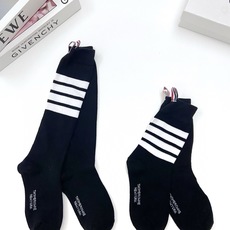 配原版盒 🌟【一盒2 双】 🌟THOM BROWNE · 桑姆 布朗尼❗ 🌟超级爆款!网红小腿袜,中筒袜+长筒袜,经典爆 配原版盒 🌟【一盒2 双】 🌟THOM BROWNE · 桑姆 布朗尼❗ 🌟超级爆款!网红小腿袜,中筒袜+长筒袜,经典爆