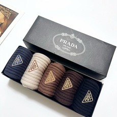 配包装 🌟【一盒5 双】 🌟Prada 普拉达 经典刺绣字母logo 羊绒混纺中筒袜 ,软糯亲肤,ins超火爆配色 配包装 🌟【一盒5 双】 🌟Prada 普拉达 经典刺绣字母logo 羊绒混纺中筒袜 ,软糯亲肤,ins超火爆配色