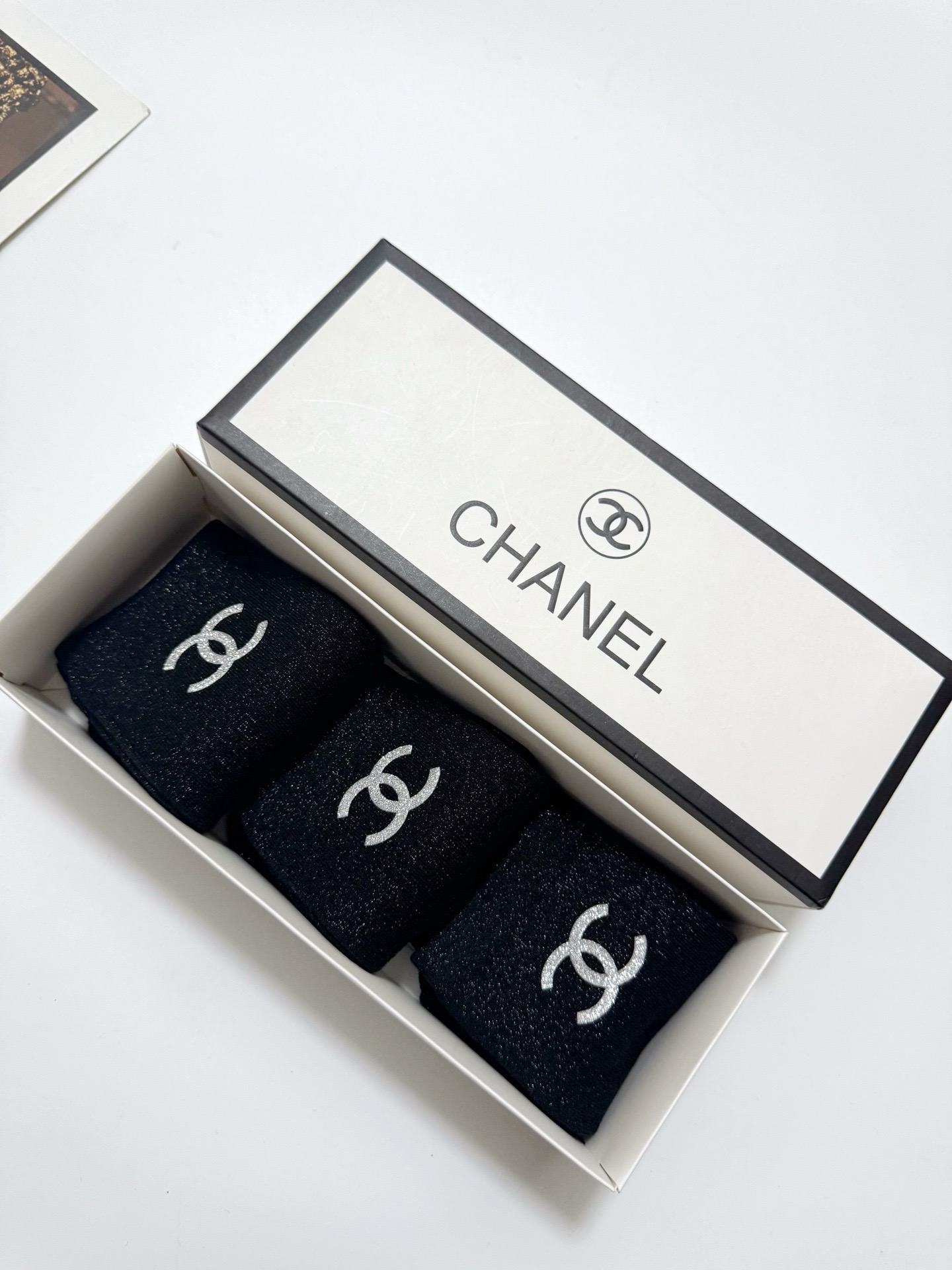 配包装 🌟【一盒3双】 🌟Chanel 香奈儿 经典字母logo 金银丝混纺 纯棉中筒袜  ，重工配饰，ins超火爆红人