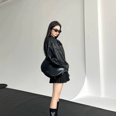 配包装 🌟【一盒2双】 🌟Prada 普拉达 经典字母logo纯棉中筒袜 🌟ins爆款!专柜在售ing 🌟好看到爆炸 配包装 🌟【一盒2双】 🌟Prada 普拉达 经典字母logo纯棉中筒袜 🌟ins爆款!专柜在售ing 🌟好看到爆炸
