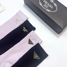 配包装 🌟【一盒4双】 🌟Prada 普拉达 经典字母logo 超薄透气中筒袜 ,ins超火爆空调袜,潮人必备 ,经典 配包装 🌟【一盒4双】 🌟Prada 普拉达 经典字母logo 超薄透气中筒袜 ,ins超火爆空调袜,潮人必备 ,经典