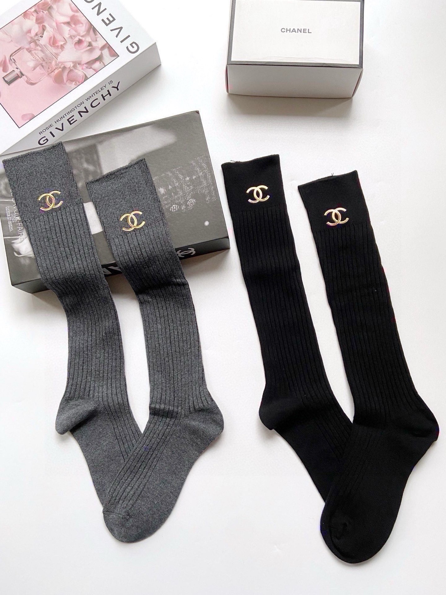 配包装 🌟【一盒一双】 🌟Chanel 香奈儿 经典双C字母logo纯棉长筒袜  小腿袜 🌟ins爆款！专柜在售ing 