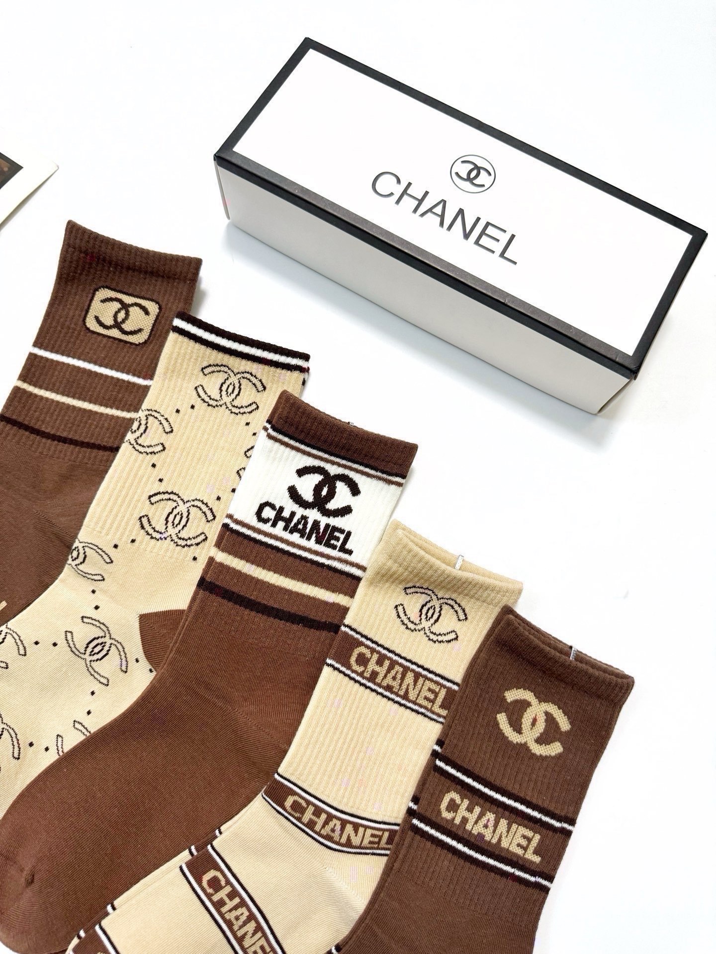 配包装 🌟【一盒5 双】  🌟Chanel香奈儿 经典字母logo ins超火爆中筒袜，纯棉面料，潮人必备 ，经典配色 