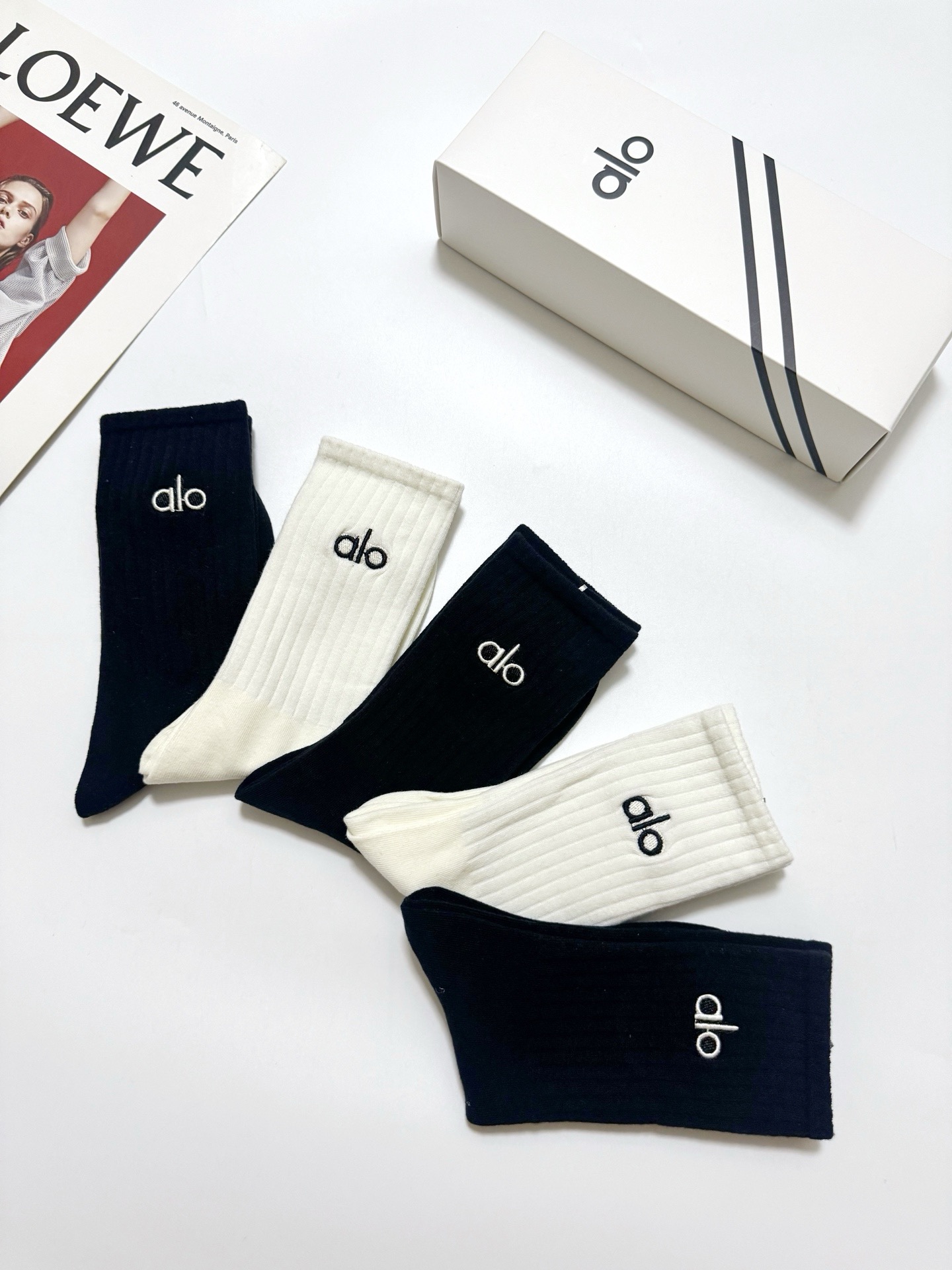 配包装 🌟【一盒5 双】  🌟alo 经典刺绣字母logo 纯棉中筒袜   ，ins超火爆小腿袜，纯棉面料，潮人必备 ，