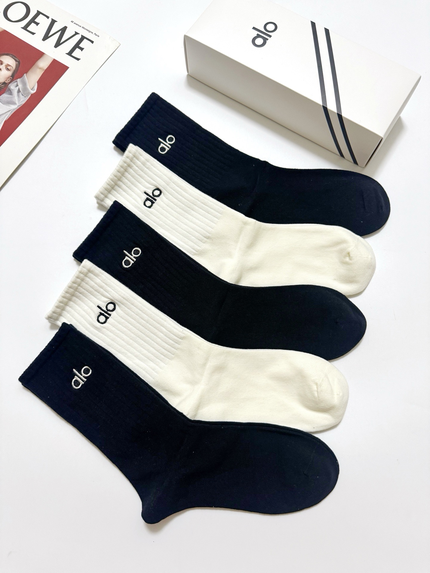 配包装 🌟【一盒5 双】  🌟alo 经典刺绣字母logo 纯棉中筒袜   ，ins超火爆小腿袜，纯棉面料，潮人必备 ，