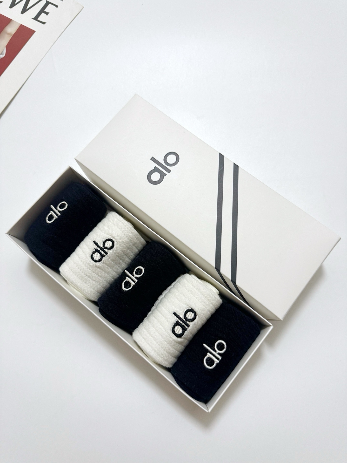 配包装 🌟【一盒5 双】  🌟alo 经典刺绣字母logo 纯棉中筒袜   ，ins超火爆小腿袜，纯棉面料，潮人必备 ，