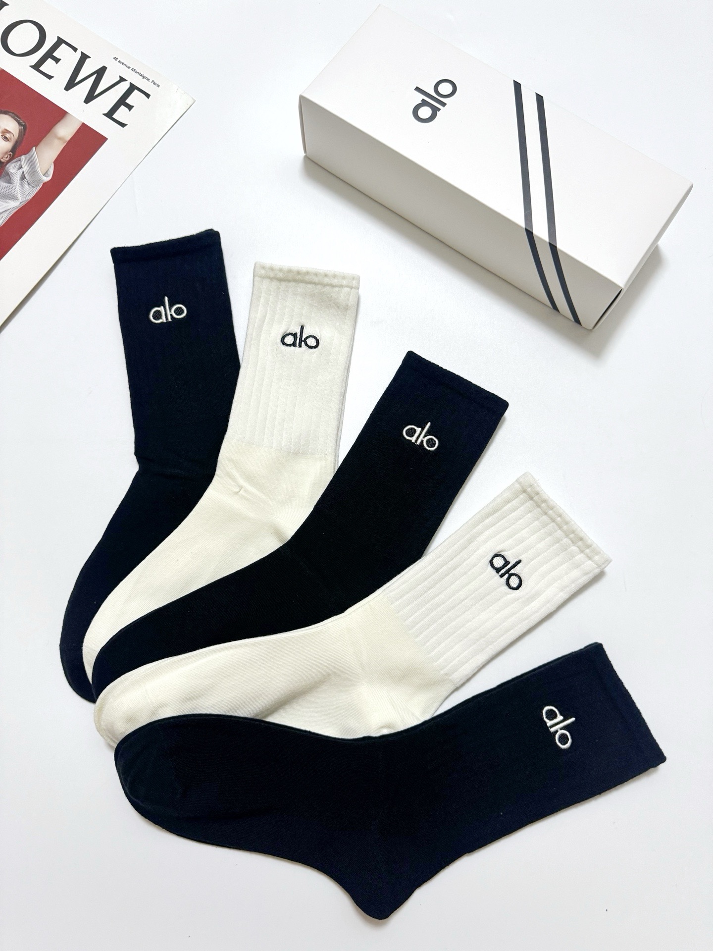 配包装 🌟【一盒5 双】  🌟alo 经典刺绣字母logo 纯棉中筒袜   ，ins超火爆小腿袜，纯棉面料，潮人必备 ，
