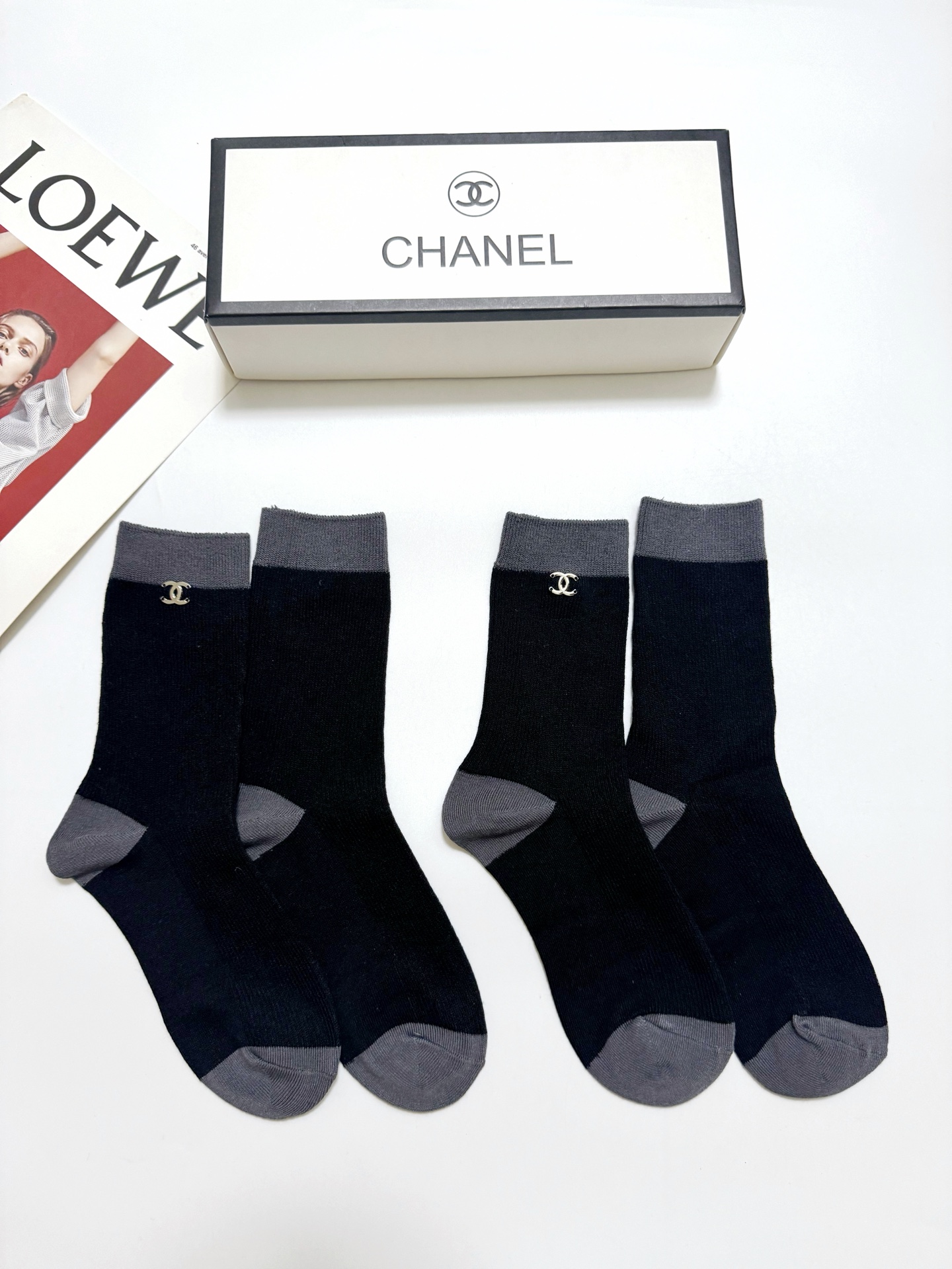 配包装 🌟【一盒2双】 🌟Chanel香奈儿 字母logo纯棉中筒袜   🌟重工装饰个性时尚 🌟ins爆款！专柜在售in