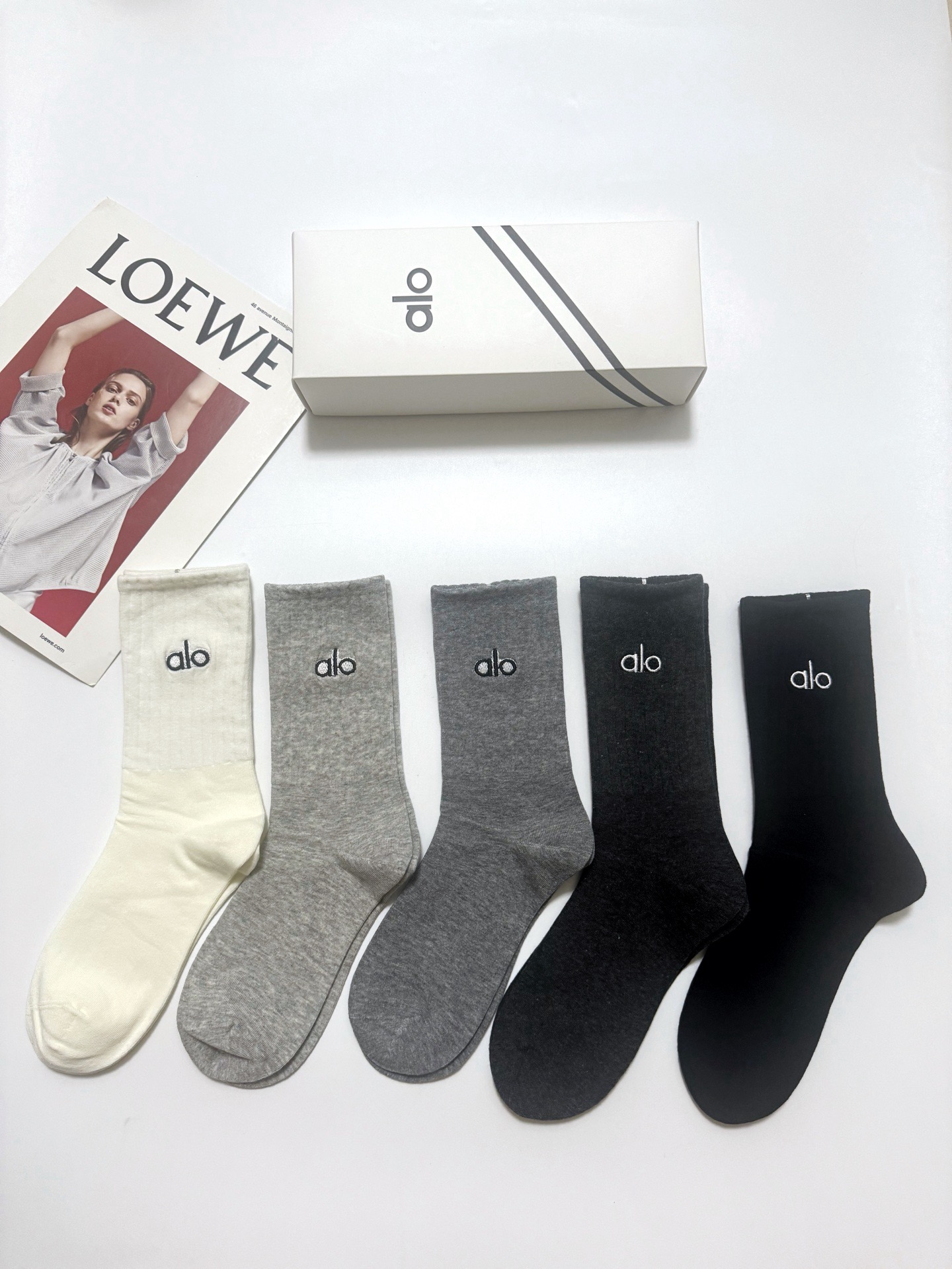配包装 🌟【一盒5 双】  🌟alo 经典刺绣字母logo 纯棉中筒袜   ，ins超火爆小腿袜，纯棉面料，潮人必备 ，
