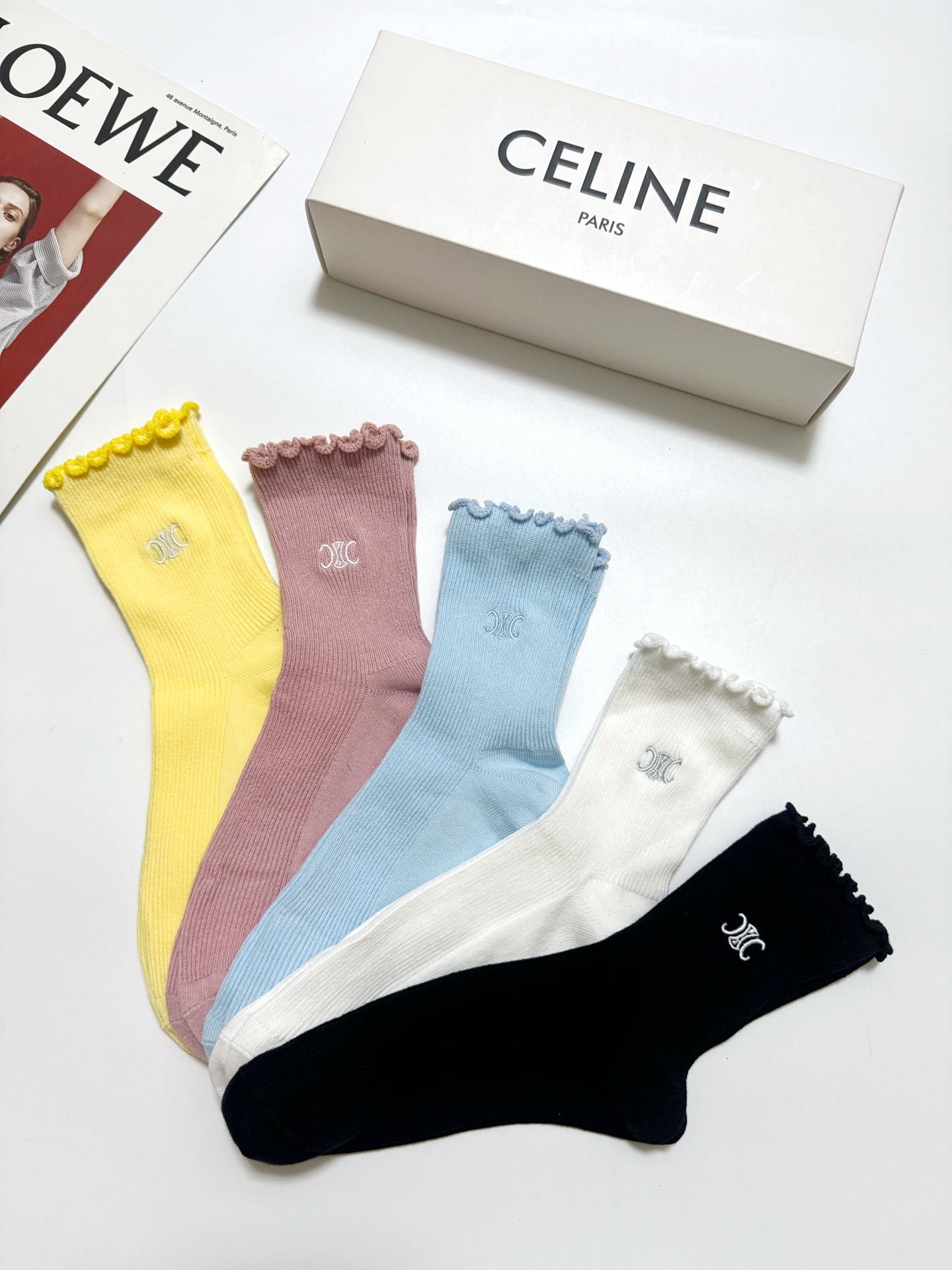 配包装 🌟【一盒5 双】  🌟Celine 赛琳 经典刺绣字母logo 纯棉中筒袜   ，ins超火爆小腿袜，纯棉面料，
