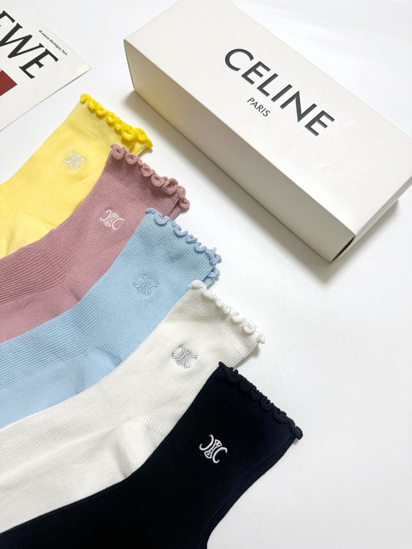 配包装 🌟【一盒5 双】  🌟Celine 赛琳 经典刺绣字母logo 纯棉中筒袜   ，ins超火爆小腿袜，纯棉面料，