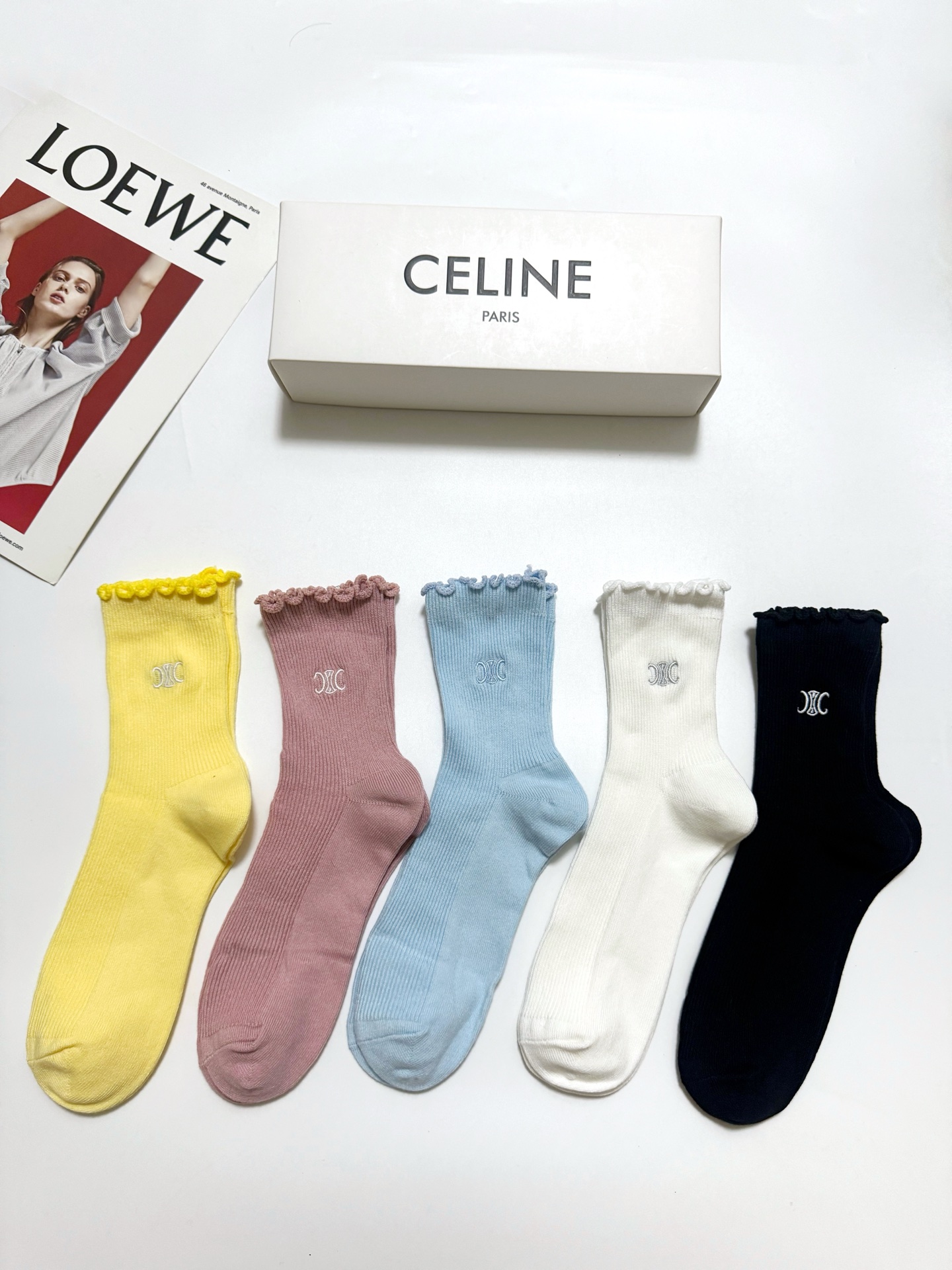 配包装 🌟【一盒5 双】  🌟Celine 赛琳 经典刺绣字母logo 纯棉中筒袜   ，ins超火爆小腿袜，纯棉面料，