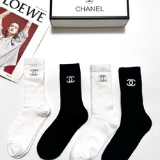 配包装 🌟【一盒4 双】 🌟Chanel 香奈儿 经典字母logo 超薄无骨中筒袜,纯棉 条纹小腿袜 堆堆袜 🌟ins 配包装 🌟【一盒4 双】 🌟Chanel 香奈儿 经典字母logo 超薄无骨中筒袜,纯棉 条纹小腿袜 堆堆袜 🌟ins