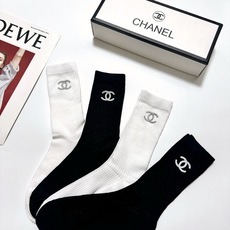 配包装 🌟【一盒4 双】 🌟Chanel 香奈儿 经典字母logo 超薄无骨中筒袜,纯棉 条纹小腿袜 堆堆袜 🌟ins 配包装 🌟【一盒4 双】 🌟Chanel 香奈儿 经典字母logo 超薄无骨中筒袜,纯棉 条纹小腿袜 堆堆袜 🌟ins