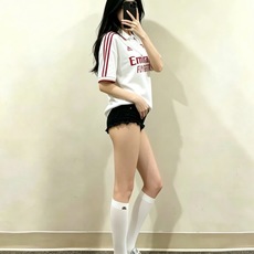 配包装 🌟【一盒一双】 🌟 Chanel 香奈儿 爆款经典字母 logo 长筒袜 小腿袜🔥 纯棉 材质,超完美结合,款式 配包装 🌟【一盒一双】 🌟 Chanel 香奈儿 爆款经典字母 logo 长筒袜 小腿袜🔥 纯棉 材质,超完美结合,款式