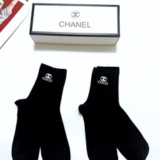 配包装 🌟【一盒2双】 🌟Chanel 香奈儿 经典字母logo 中筒袜,纯棉竖纹堆堆袜 🌟ins爆款!专柜在售ing 配包装 🌟【一盒2双】 🌟Chanel 香奈儿 经典字母logo 中筒袜,纯棉竖纹堆堆袜 🌟ins爆款!专柜在售ing