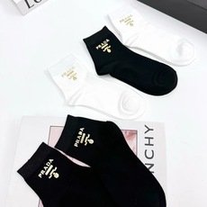 配包装 🌟【一盒4 双】 🌟Prada 普拉达 欧美大牌 经典字母logo 纯棉中筒袜 ,ins超火爆款式 ,超 配包装 🌟【一盒4 双】 🌟Prada 普拉达 欧美大牌 经典字母logo 纯棉中筒袜 ,ins超火爆款式 ,超
