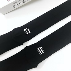 配包装 🌟【一盒一 双】 🌟缪缪 miumiu 经典字母logo纯棉袜 小腿堆堆袜,ins超火爆红人同款,精美 面料, 配包装 🌟【一盒一 双】 🌟缪缪 miumiu 经典字母logo纯棉袜 小腿堆堆袜,ins超火爆红人同款,精美 面料,