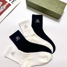 配包装 🌟【一盒4双】 🌟Gucci 古琦 经典纯色 字母logo 纯棉中筒袜 🌟ins爆款!专柜在售ing 🌟原单货 配包装 🌟【一盒4双】 🌟Gucci 古琦 经典纯色 字母logo 纯棉中筒袜 🌟ins爆款!专柜在售ing 🌟原单货