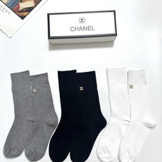 配包装 🌟【一盒3 双】 🌟Chanel 香奈儿 经典字母logo 纯棉中筒袜 小腿袜 🌟ins爆款!专柜在售ing 配包装 🌟【一盒3 双】 🌟Chanel 香奈儿 经典字母logo 纯棉中筒袜 小腿袜 🌟ins爆款!专柜在售ing
