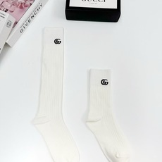 配包装 🌟【一盒2双】 🌟Gucci 古琦 经典字母logo ins超火爆小腿袜中筒袜,纯棉面料,潮人必备 ,经典个性 配包装 🌟【一盒2双】 🌟Gucci 古琦 经典字母logo ins超火爆小腿袜中筒袜,纯棉面料,潮人必备 ,经典个性
