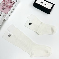配包装 🌟【一盒2双】 🌟Gucci 古琦 经典字母logo ins超火爆小腿袜中筒袜,纯棉面料,潮人必备 ,经典个性 配包装 🌟【一盒2双】 🌟Gucci 古琦 经典字母logo ins超火爆小腿袜中筒袜,纯棉面料,潮人必备 ,经典个性