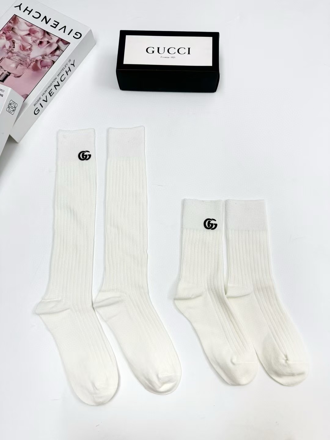 配包装 🌟【一盒2双】  🌟Gucci 古琦 经典字母logo ins超火爆小腿袜中筒袜，纯棉面料，潮人必备 ，经典个性