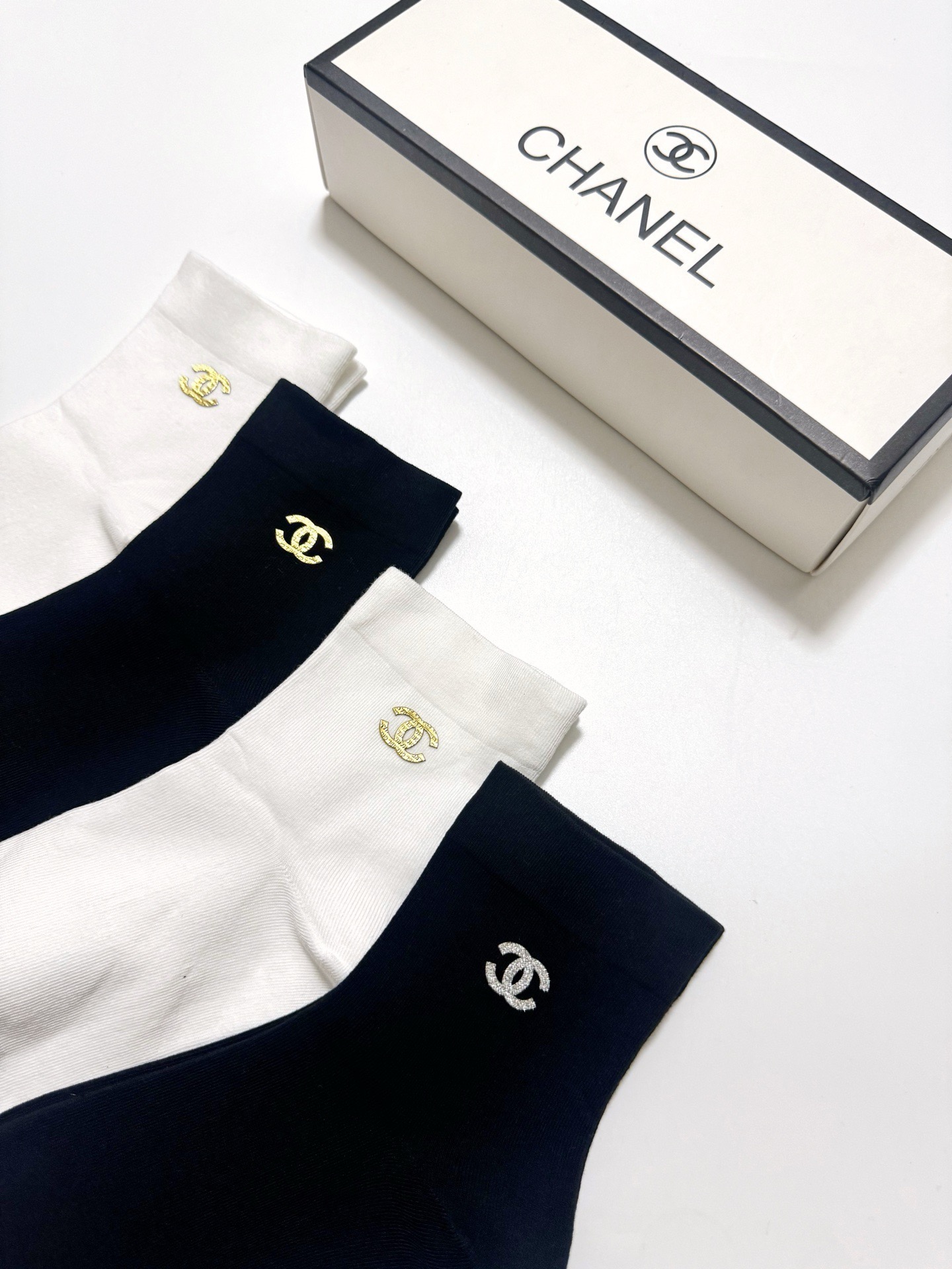配包装 🌟【一盒4双】  🌟Chanel 香奈儿 经典字母logo ins超火爆短筒袜，纯棉面料，潮人必备 ，经典配色 