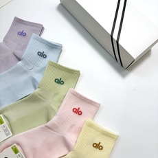 配包装 🌟【一盒5 双】 🌟alo 经典字母logo纯棉短袜 中筒袜 ,ins超火爆红人同款,精美纯棉 面料,潮人必备 配包装 🌟【一盒5 双】 🌟alo 经典字母logo纯棉短袜 中筒袜 ,ins超火爆红人同款,精美纯棉 面料,潮人必备