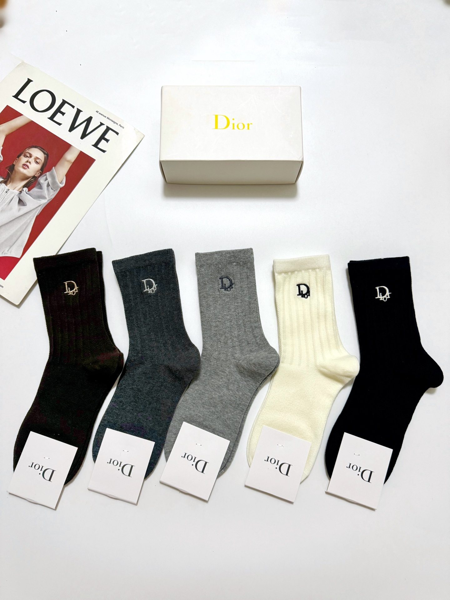 配包装 🌟【一盒5 双】  🌟Dior 迪奥 经典刺绣字母logo 纯棉中筒袜   ，ins超火爆小腿袜，纯棉面料，潮人
