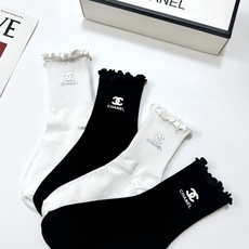 配包装 🌟【一盒4双】 🌟Chanel 香奈儿 经典纯色 字母logo 纯棉木耳边中筒袜 🌟ins爆款!专柜在售ing 配包装 🌟【一盒4双】 🌟Chanel 香奈儿 经典纯色 字母logo 纯棉木耳边中筒袜 🌟ins爆款!专柜在售ing