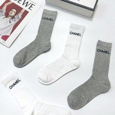 配包装 🌟【一盒4 双】 🌟Chanel 香奈儿 经典字母logo 超薄无骨中筒袜,纯棉 条纹小腿袜 堆堆袜 🌟ins 配包装 🌟【一盒4 双】 🌟Chanel 香奈儿 经典字母logo 超薄无骨中筒袜,纯棉 条纹小腿袜 堆堆袜 🌟ins