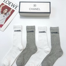 配包装 🌟【一盒4 双】 🌟Chanel 香奈儿 经典字母logo 超薄无骨中筒袜,纯棉 条纹小腿袜 堆堆袜 🌟ins 配包装 🌟【一盒4 双】 🌟Chanel 香奈儿 经典字母logo 超薄无骨中筒袜,纯棉 条纹小腿袜 堆堆袜 🌟ins