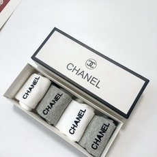 配包装 🌟【一盒4 双】 🌟Chanel 香奈儿 经典字母logo 超薄无骨中筒袜,纯棉 条纹小腿袜 堆堆袜 🌟ins 配包装 🌟【一盒4 双】 🌟Chanel 香奈儿 经典字母logo 超薄无骨中筒袜,纯棉 条纹小腿袜 堆堆袜 🌟ins