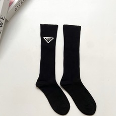 配包装 🌟【一盒一双】 🌟Prada 普拉达 经典字母logo 纯棉 小腿袜 双针针织工艺. 🌟ins爆款!专柜在售in 配包装 🌟【一盒一双】 🌟Prada 普拉达 经典字母logo 纯棉 小腿袜 双针针织工艺. 🌟ins爆款!专柜在售in