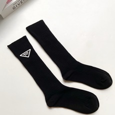 配包装 🌟【一盒一双】 🌟Prada 普拉达 经典字母logo 纯棉 小腿袜 双针针织工艺. 🌟ins爆款!专柜在售in 配包装 🌟【一盒一双】 🌟Prada 普拉达 经典字母logo 纯棉 小腿袜 双针针织工艺. 🌟ins爆款!专柜在售in