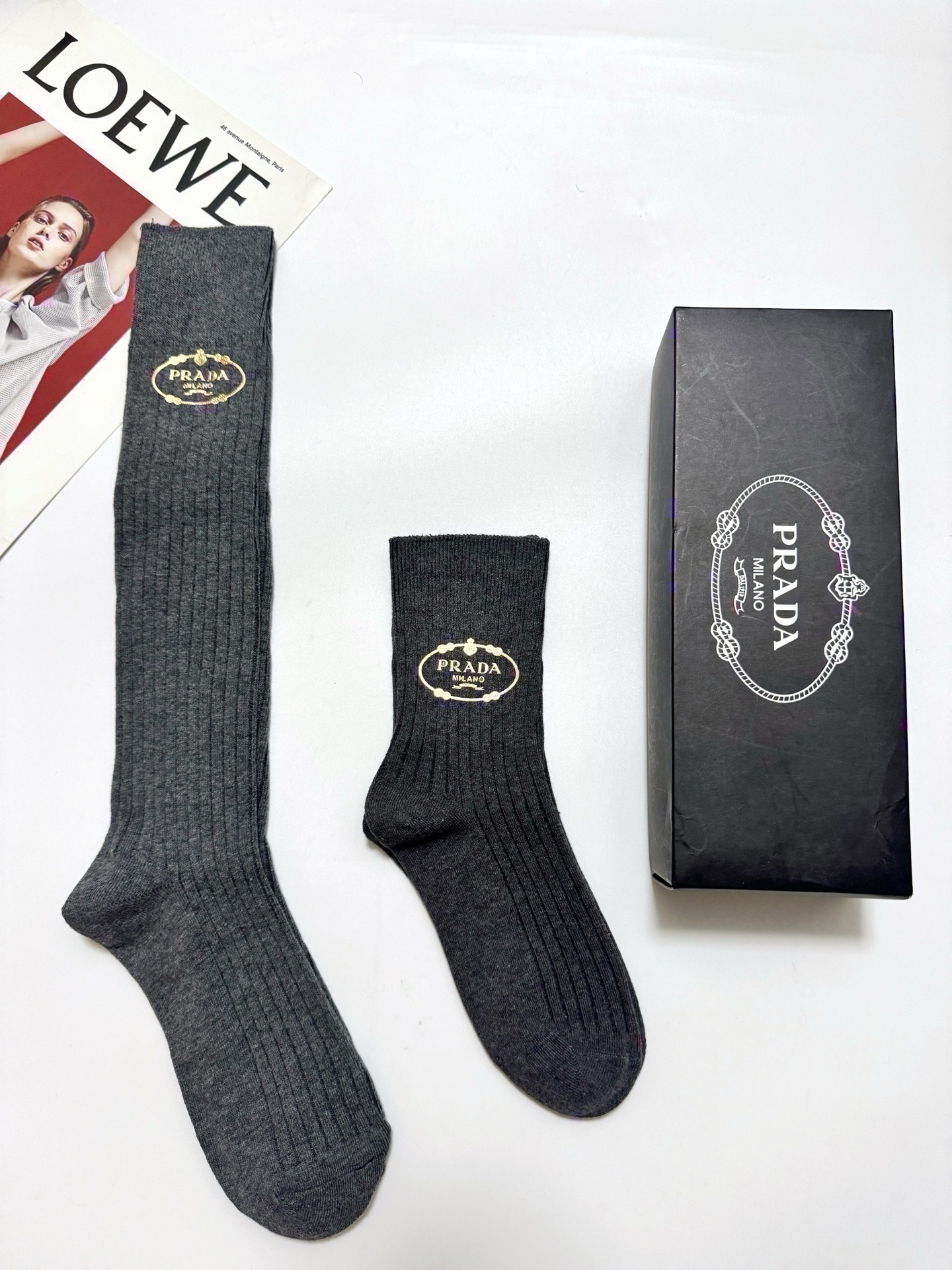 配包装 🌟【一盒2双】 🌟 Prada 普拉达 经典字母 长筒袜 短筒袜🔥双针针织材质，超完美结合，款式经典，专柜同步发